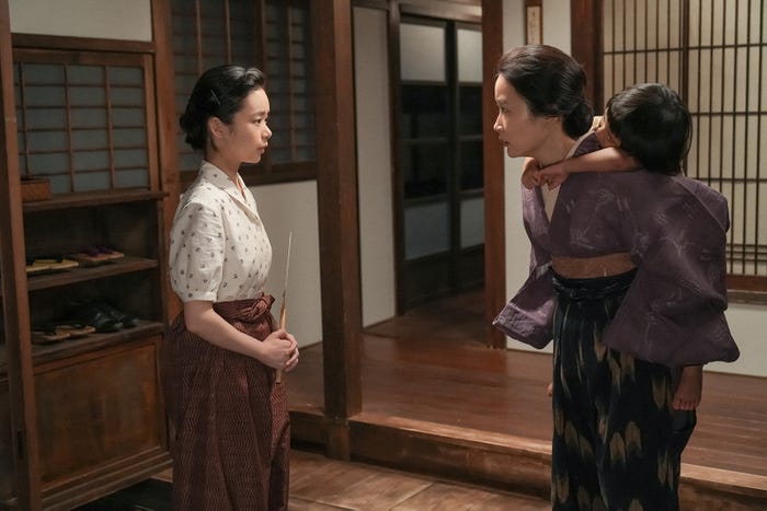 趣里、眞邊麦、曽我廼家いろは「ブギウギ」第65話(C)NHK