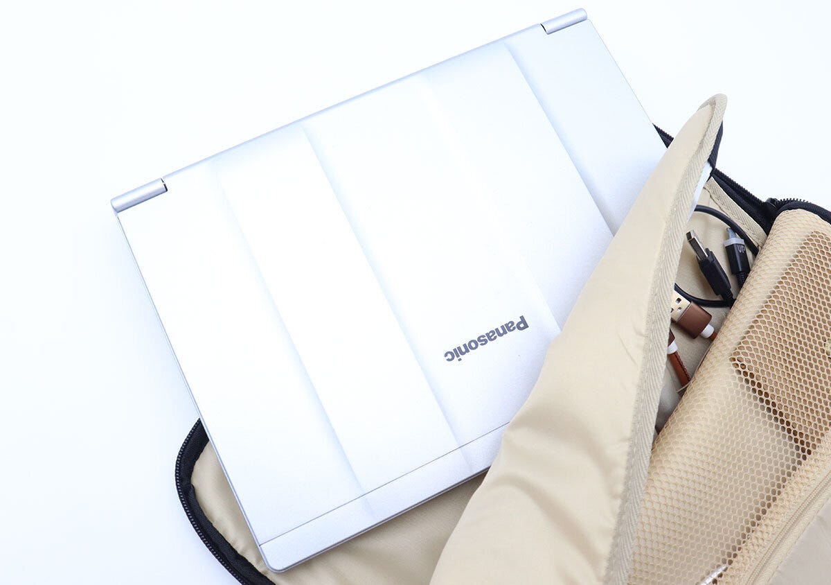 宝島社雑誌付録のMonoMax4月号増刊のIncase（インケース）収納上手になれる！マルチケース8