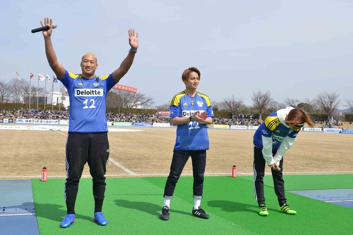 Generations白濱亜嵐 片寄涼太 関口メンディーが激励 Pk対決 Fc今治ホーム開幕戦に登場 モデルプレス