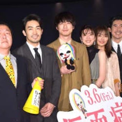 ピエロの正体は坂口健太郎?“ウソ発見器”ドッキリに永野芽郁ら驚愕『仮面病棟』ジャパンプレミア