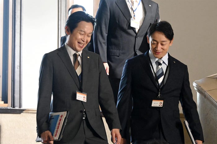 平原テツ、山本耕史「花咲舞が黙ってない」第8話より(C)日本テレビ