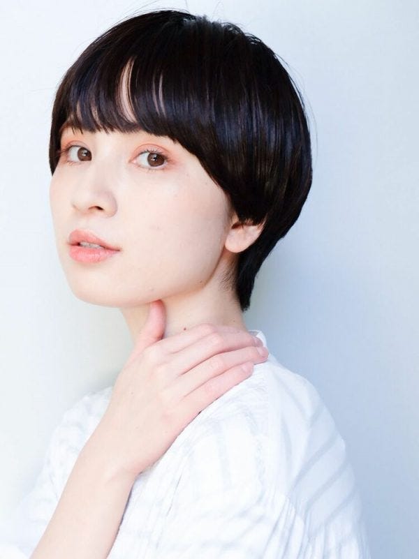40代は分け目なしショートがおしゃれ 小顔見えが叶うトレンドの髪型をチェック モデルプレス 40代は分け目なしショートがおしゃれ 小顔見えが叶うトレンドの髪型をチェック モデルプレス