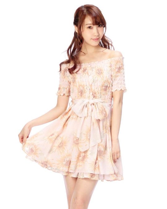 ひまわり柄オフショルワンピース「Tokyo Kawaii Life」¥9,936(税込)