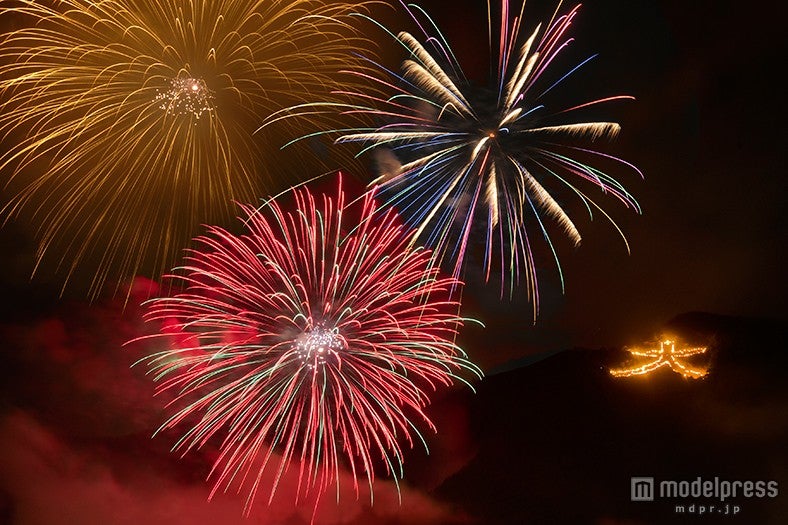 2000発の花火＆灼熱の大文字焼が彩る箱根の夏祭り
