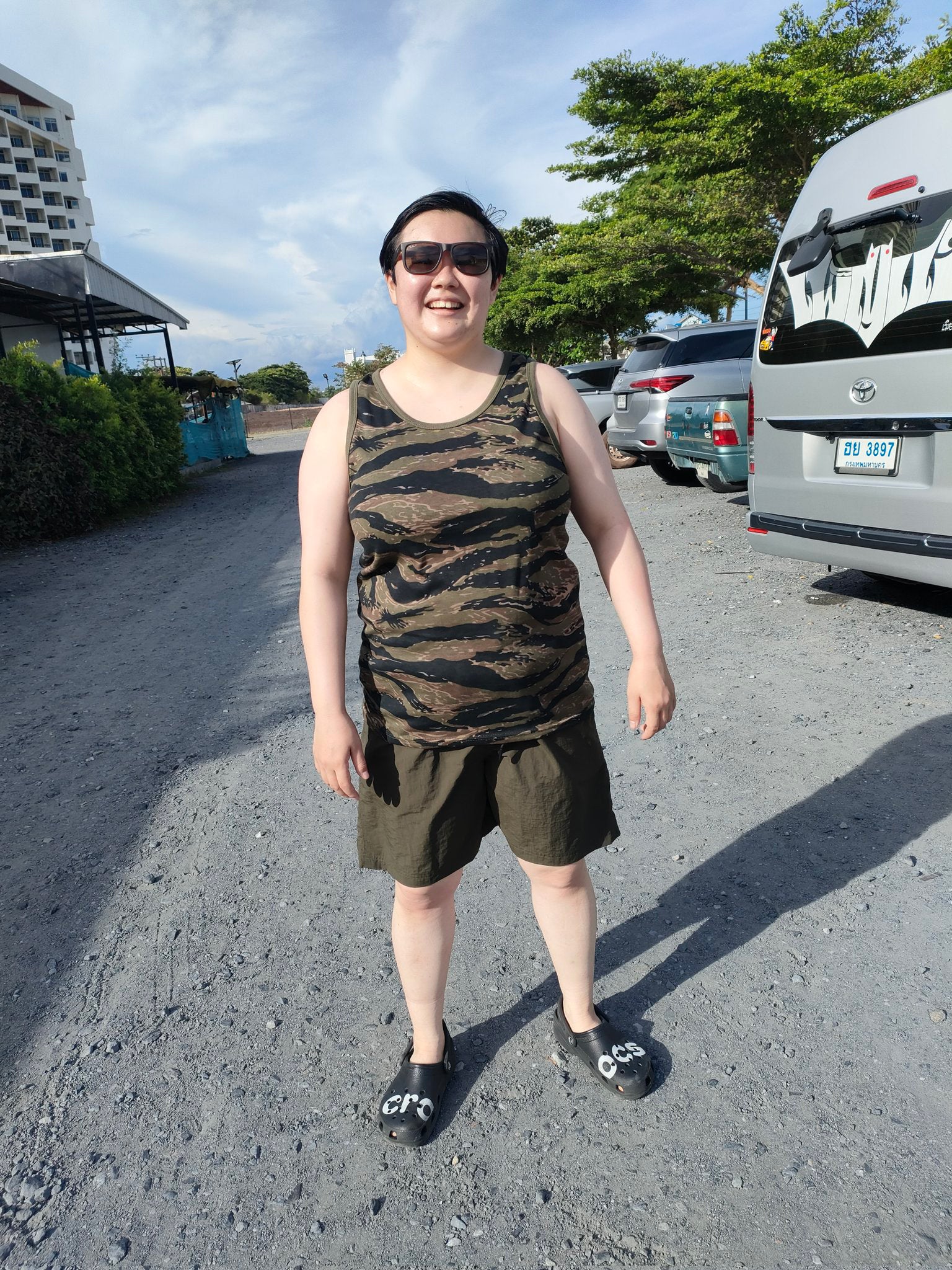 やす子、自衛官への復帰について説明「本業は芸人として」