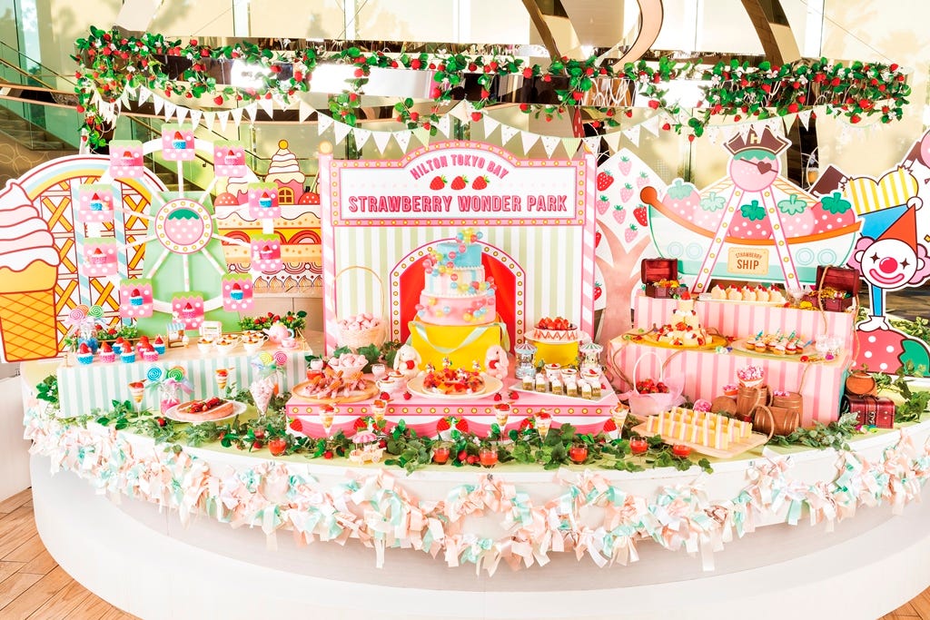まるで苺スイーツの遊園地!ヒルトン東京ベイで“3ヶ月限定”苺デザートビュッフェ