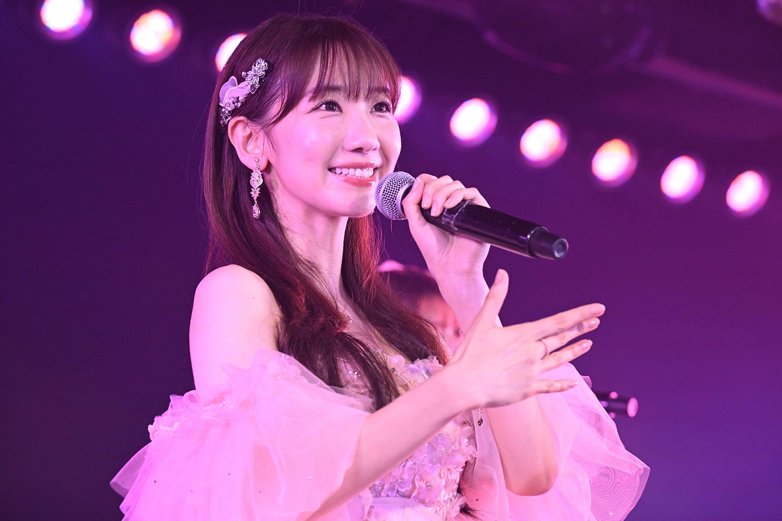 柏木由紀、17年間の活動に幕 AKB48劇場での卒業公演で感極まる「本当に