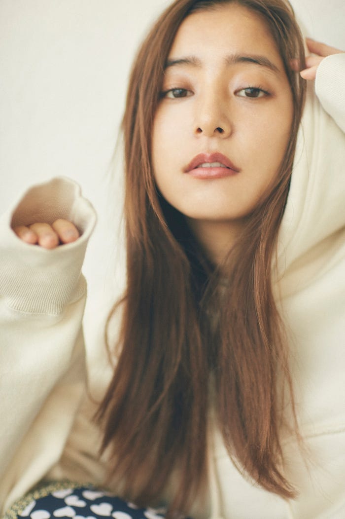 「新木優子オフィシャルカレンダー2018.4-2019.3」特典フォトカード(画像提供:SDP)