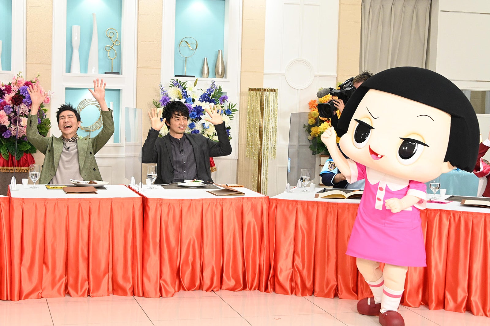 郷ひろみ、斎藤工、チコちゃん （C）日本テレビ