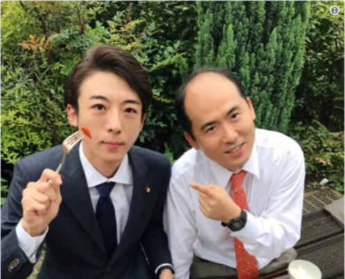 高橋一生&トレエン斎藤司、密着ランチショットが可愛い “ウインナー事件”の現場明らかに<民衆の敵>