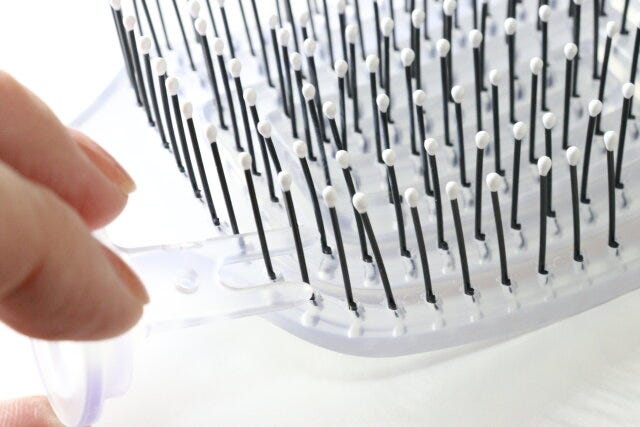 立てられる乾きやすいブローブラシ　メンテナンス