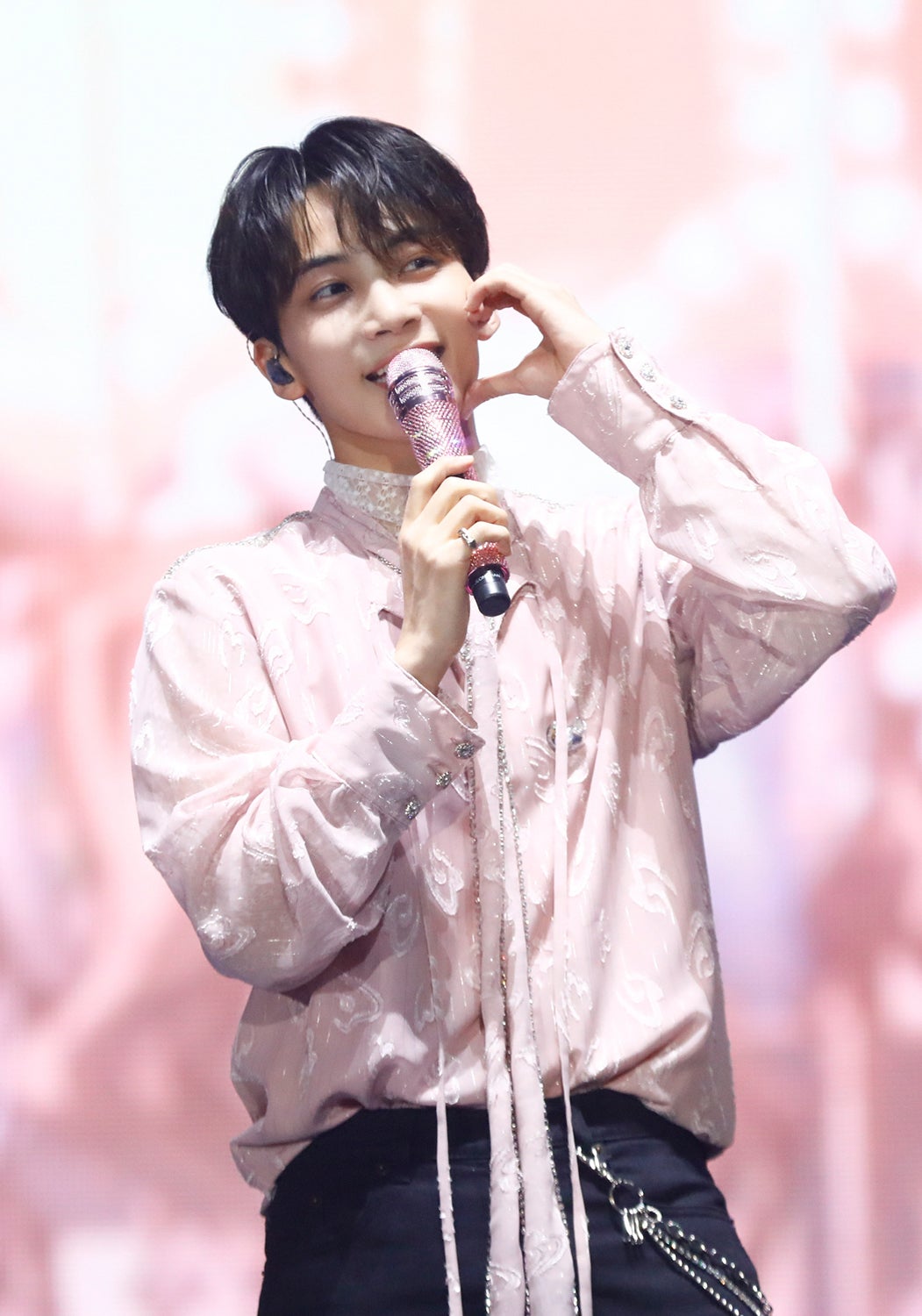 JEONGHAN（C）PLEDIS Entertainment