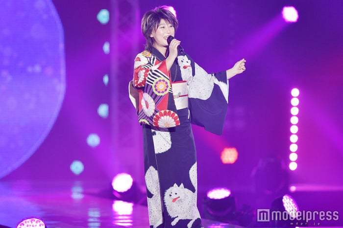 大御所スター 水谷千重子 キューティーハニー 熱唱 オリジナル曲が ドラマの主題歌に 福岡アジアコレクション18 S S モデルプレス