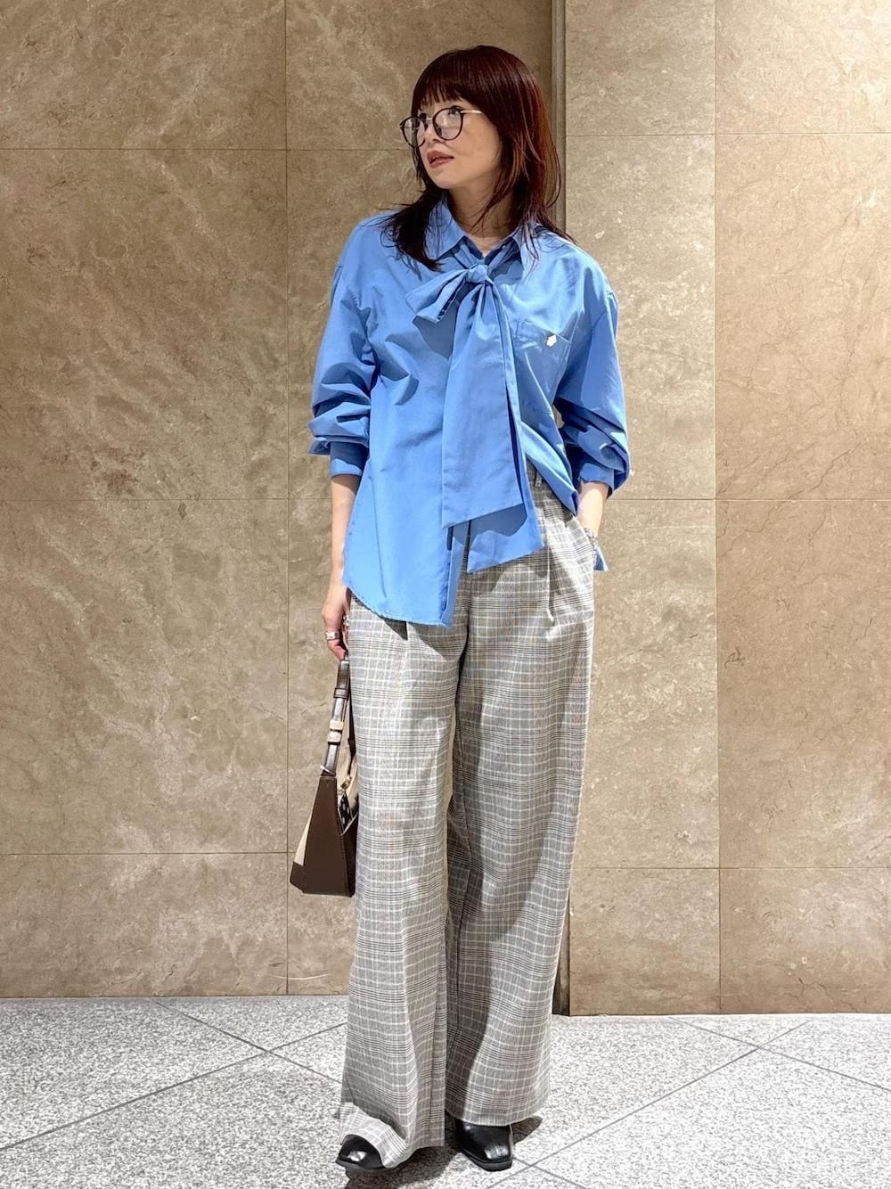 顔まわりに華やかさをプラスしてくれるボウタイブラウス 出典:WEAR