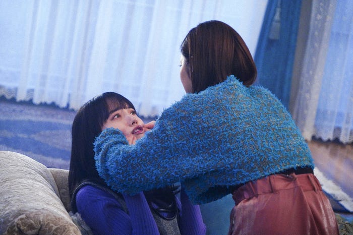 清原果耶、小芝風花 「invert 城塚翡翠 倒叙集」最終話より(C)日本テレビ