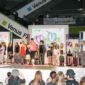 板橋瑠美 山本優希ら美人ママモデルが出演 ママコレクション12 モデルプレス 板橋瑠美 山本優希ら美人ママモデルが出演 ママコレクション12 モデルプレス