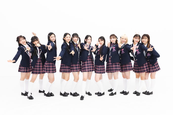 ME:I(左から)海老原鼓、清水恵子、佐々木心菜、櫻井美羽、村上璃杏、笠原桃奈、高見文寧、山本すず、飯田栞月、石井蘭、加藤心(C)LAPONE Entertainment