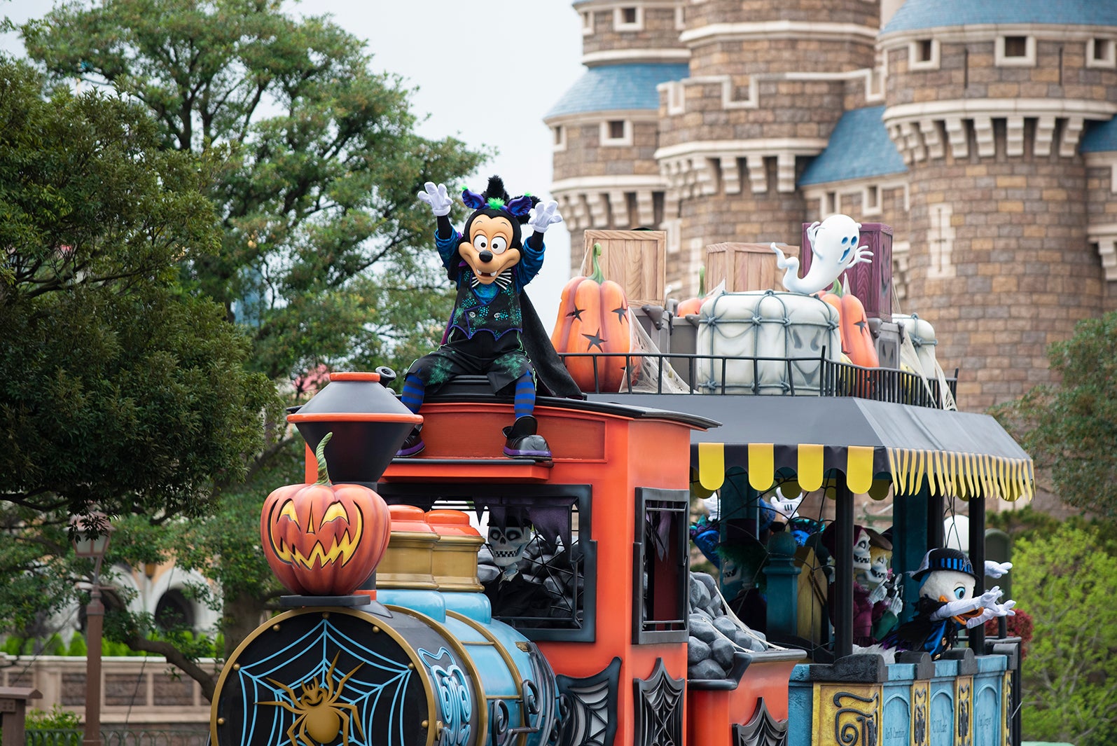 「スプーキー“Boo！”パレード」（C）Disney