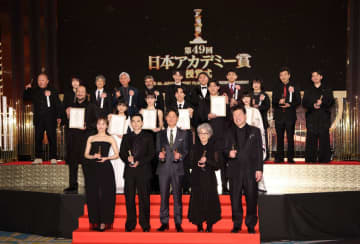 「びっくり腰抜けた」「お綺麗」【日本アカデミー賞】功労賞で登壇87歳女優に騒然 久々の凛とした姿に「お美しい」「お元気そう」「貫録ある」