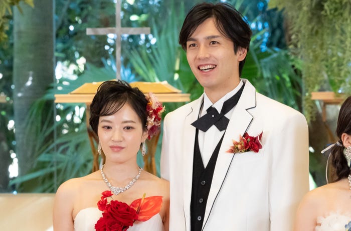 さやか、ハトミ「ウェディングウォーズ」(C)AbemaTV, Inc.