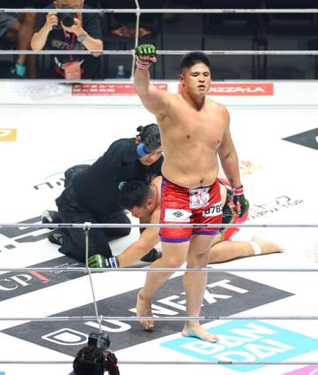 スダリオ剛が1年9カ月ぶり復活TKO勝利で初戦突破 ヘビー級GP決勝で“怪物”エドポロキングと激突「必ず優勝します」