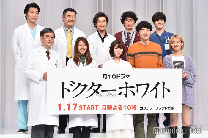 (前列)石坂浩二、瀧本美織、浜辺美波、柄本佑、岡崎紗絵(後列)高橋努、小手伸也、勝地涼、片桐仁、高橋文哉(C)モデルプレス