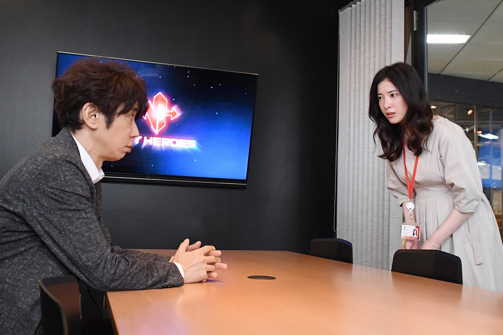 ユースケ・サンタマリア、吉高由里子／「わたし、定時で帰ります。」第7話より（C）TBS