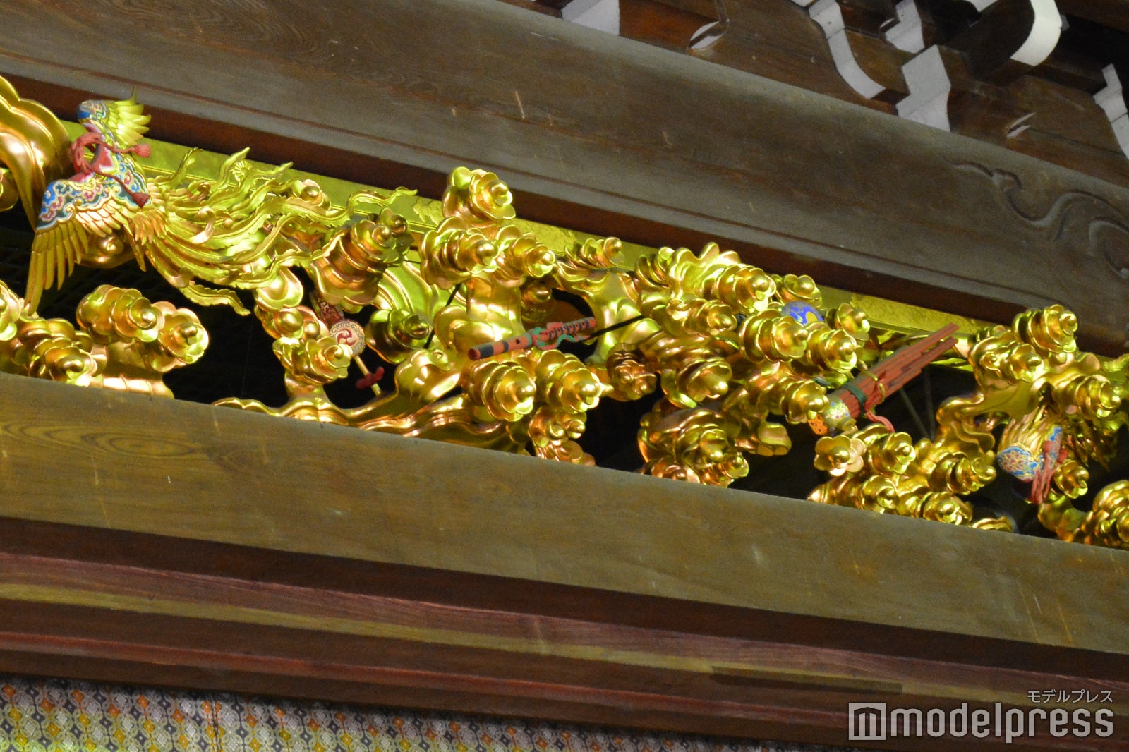 瑞雲に紛れて雅楽器や動物の姿が（C）モデルプレス