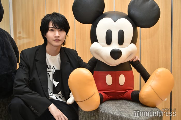 桜田通とミッキーマウス(C)モデルプレス