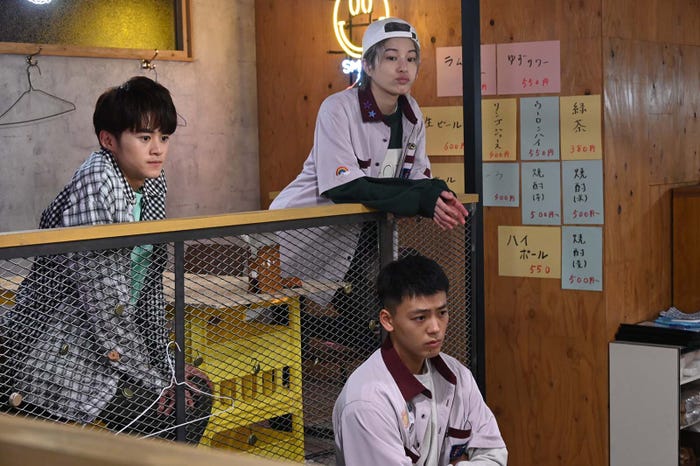 竹内涼真、鈴鹿央士、さとうほなみ「六本木クラス」第4話より(C)テレビ朝日