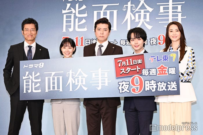 (左から)寺脇康文、吉谷彩子、上川隆也、大西流星、観月ありさ(C)モデルプレス