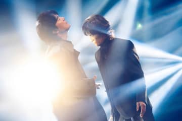 「気絶しそう」紅白 ビジュ爆発の大物2トップに騒然「61歳と56歳！？」「バケモン級にカッコいい」「波平54歳より年上w」歌声も凄すぎた