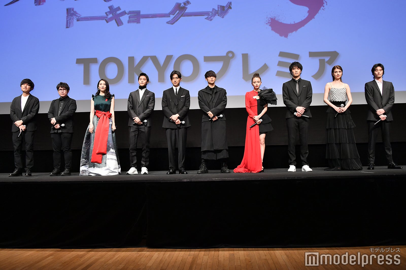 （左から）平牧和彦監督、川崎拓也監督、知英、白石隼也、松田翔太、窪田正孝、山本舞香、鈴木伸之、マギー、柳俊太郎 （C）モデルプレス