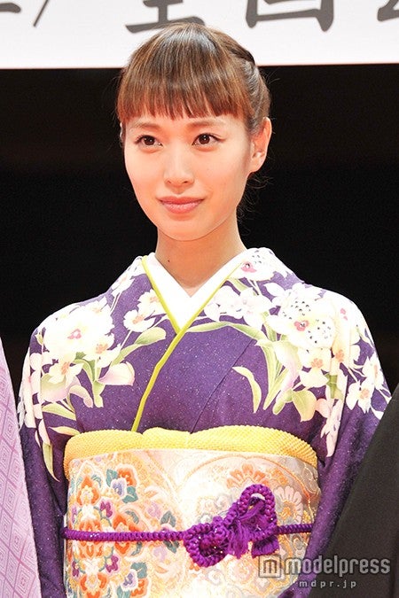 戸田恵梨香 艶やかな着物姿で魅了 時代劇初挑戦の苦労明かす モデルプレス