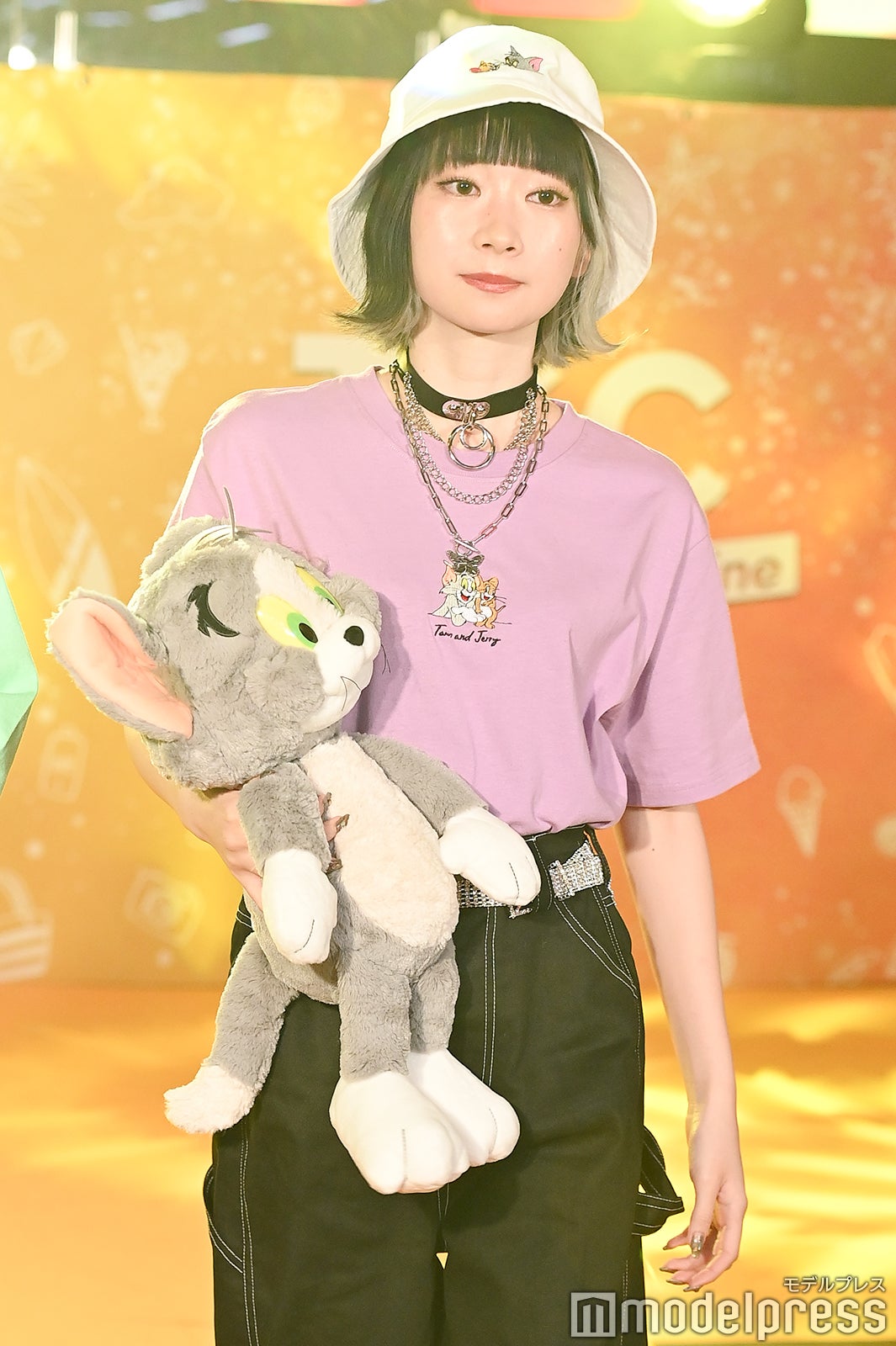 くれまぐ・浅見めい、タイトTシャツから美ウエスト際立つ