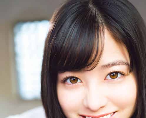 橋本環奈、2年ぶりの試み 真っ白なブラウス姿が“天使すぎる”