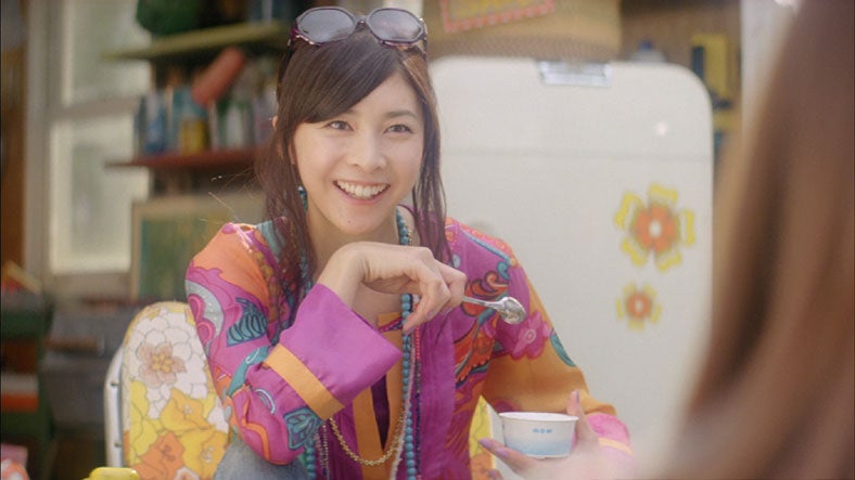 竹内結子出演の新CM「ガレージセール」篇