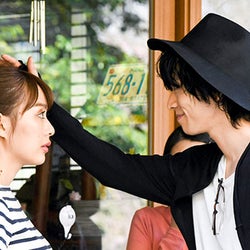黒羽麻璃央が内田理央の頭をポンポン!白洲迅は嫉妬に燃え…『向かいのバズる家族』第3話