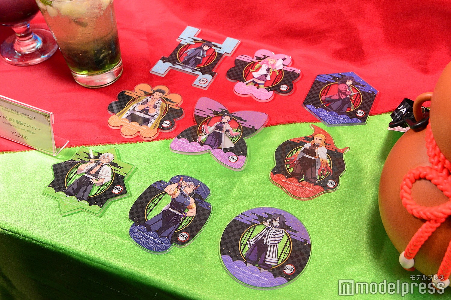 スペシャルドリンク1杯につきコースターが1つ付く※コースターは9種からランダム（C）モデルプレス