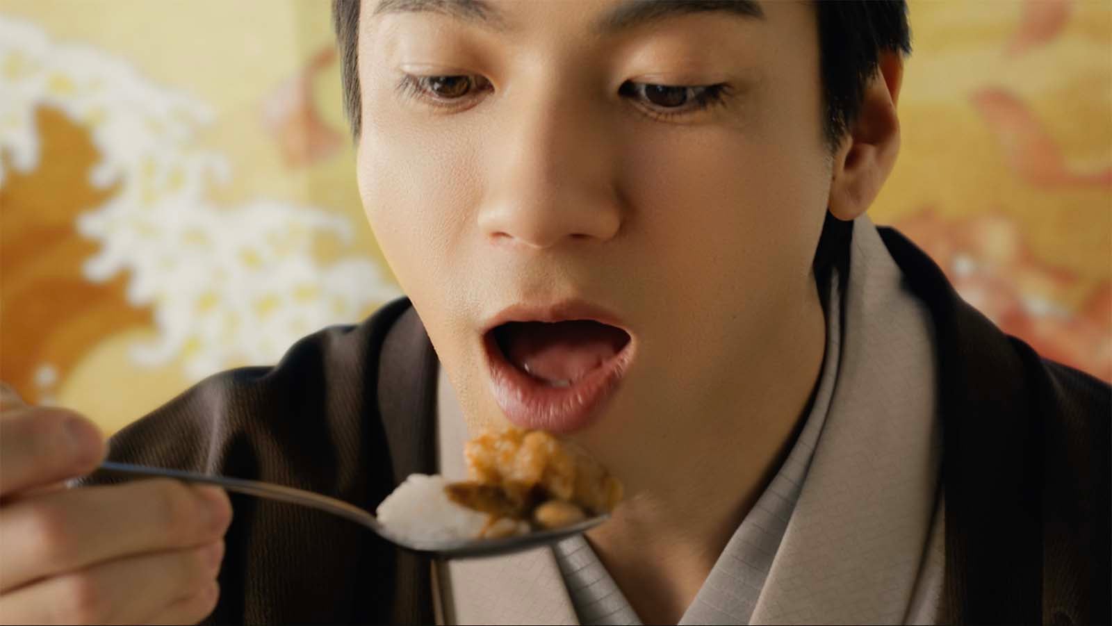 山田裕貴／カレーハウスCoCo壱番屋新CM「踊る屏風絵」篇より（提供写真）