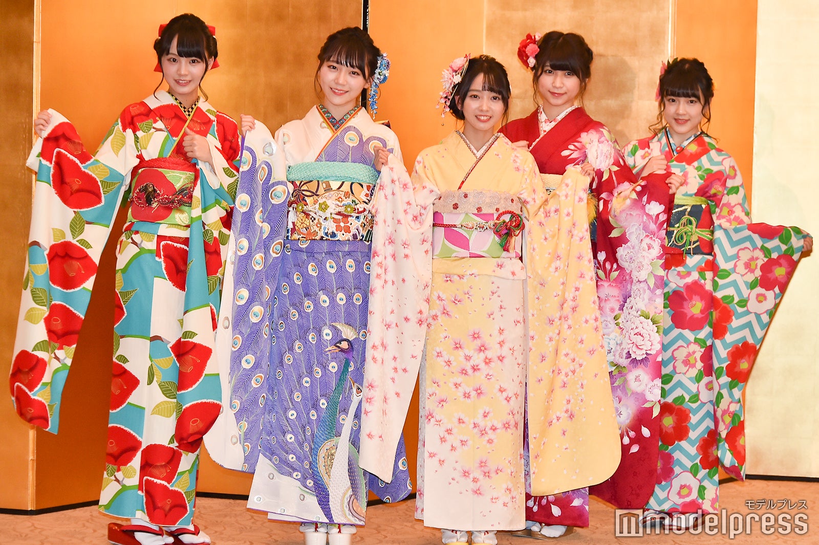 STU48（左から）福田朱里、土路生優里、石田みなみ、藤原あずさ、由良朱合 ／AKB48グループ成人式記念撮影会 （C）モデルプレス