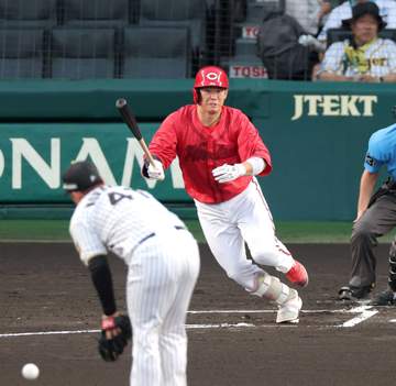 広島・坂倉 5.23以来の猛打賞「悪いカウントからでも対応できている」 村上キラー今季対戦打率・375 「勝てるように」