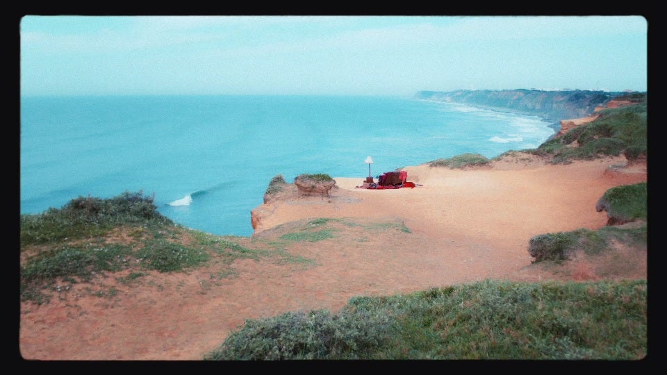 「やさしさが邪魔をする」MVより （提供画像）