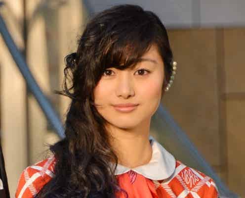 忽那汐里、レトロな個性派スタイルで「第26回東京国際映画祭」登場