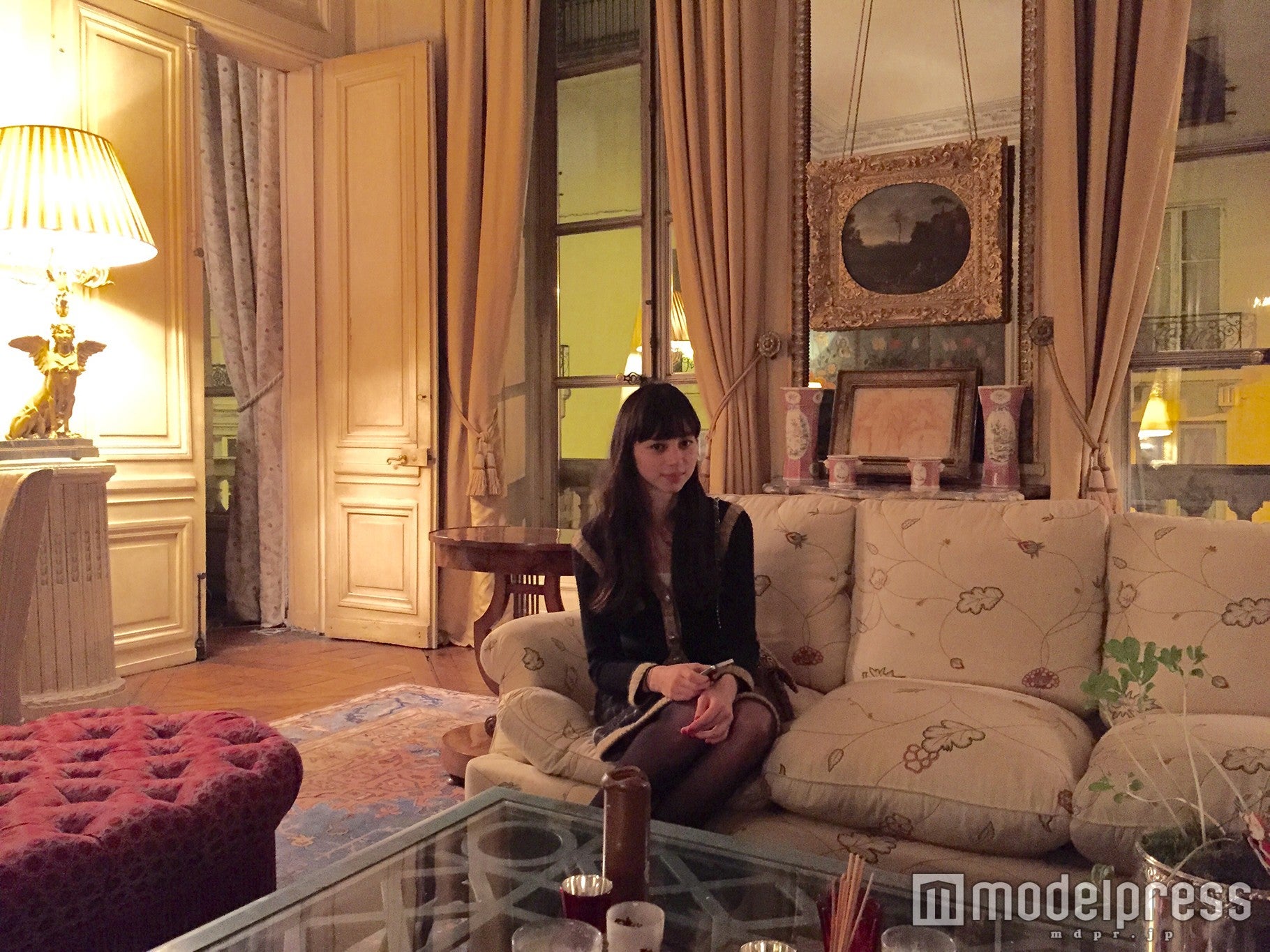 中条あやみ／パリのアパルトマンより（画像提供：所属事務所）