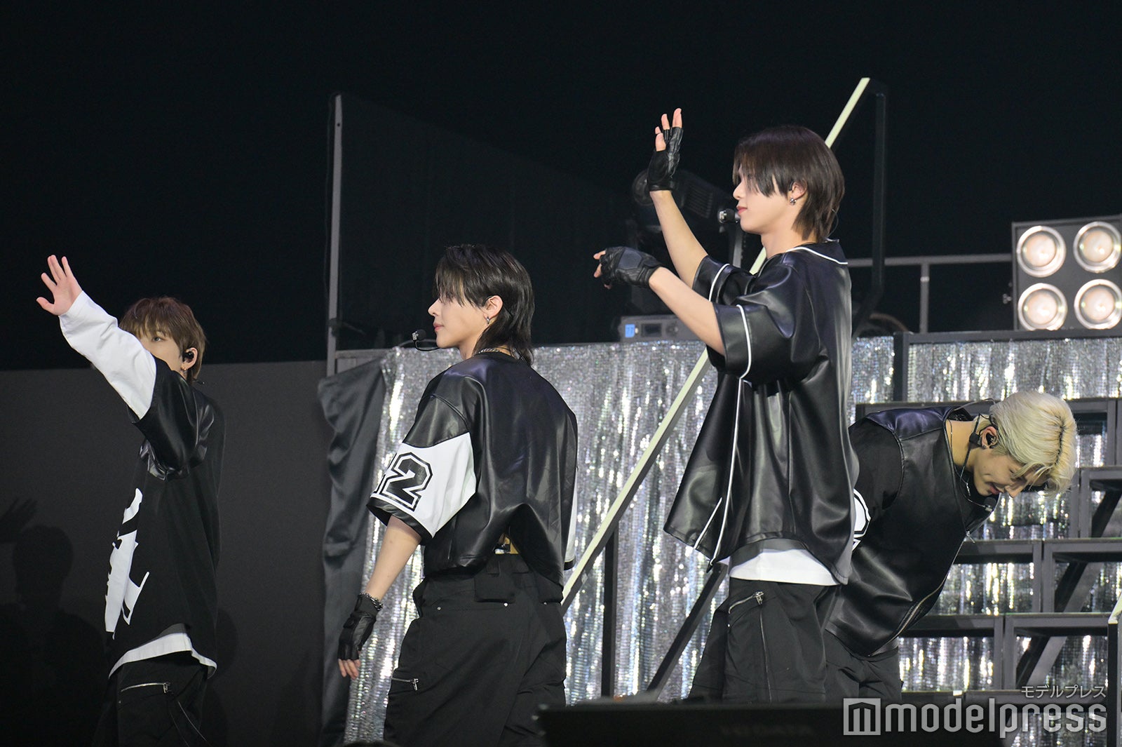 ファンに手を振るHARUA、NICHOLAS、K、最後まで丁寧にお辞儀するMAKI「BEAT AX」&TEAM（C）モデルプレス