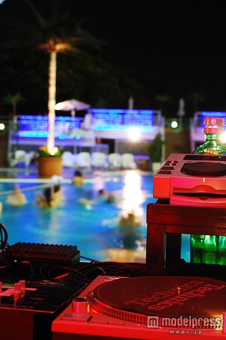 「GARDEN POOL」、夜はクラブ風に様変わり／画像提供：ホテルニューオータニ