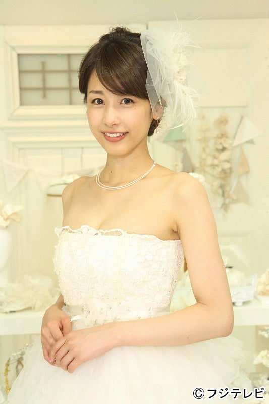 加藤綾子アナ 胸元が開いてセクシー ウエディングドレス姿披露 モデルプレス