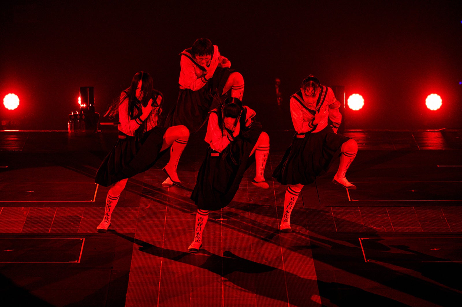 新しい学校のリーダーズ、初の武道館公演で1万2000人圧倒 SUZUKA