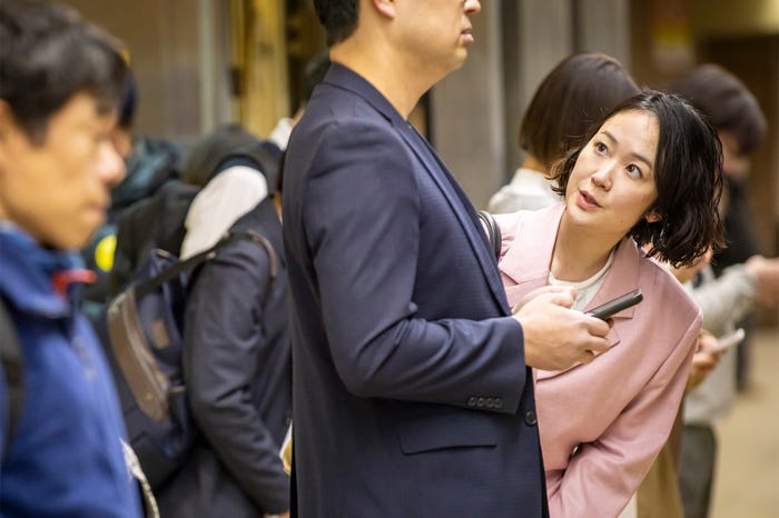 黒木華「銀河の一票」第1話(C)カンテレ・フジテレビ